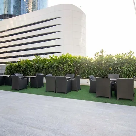 Urban Retreat: Sea View Apartment In Dubai Marina Exterior photo