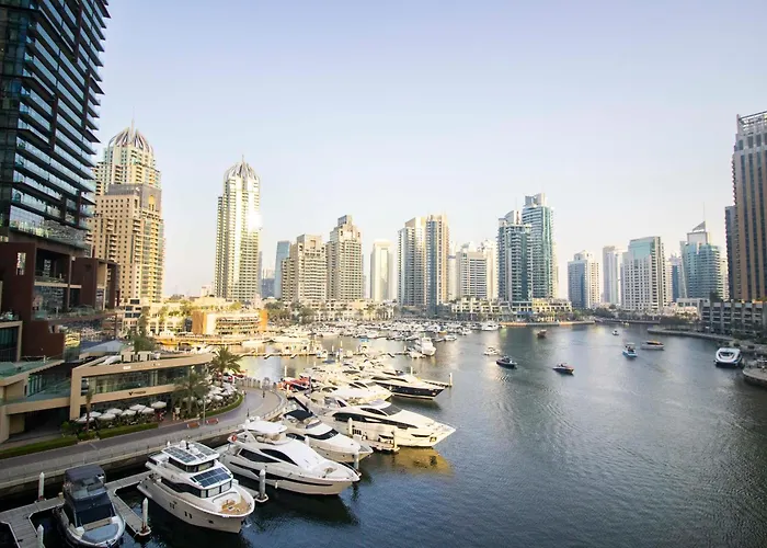 Urban Retreat: Sea View Apartment In Dubai Marina