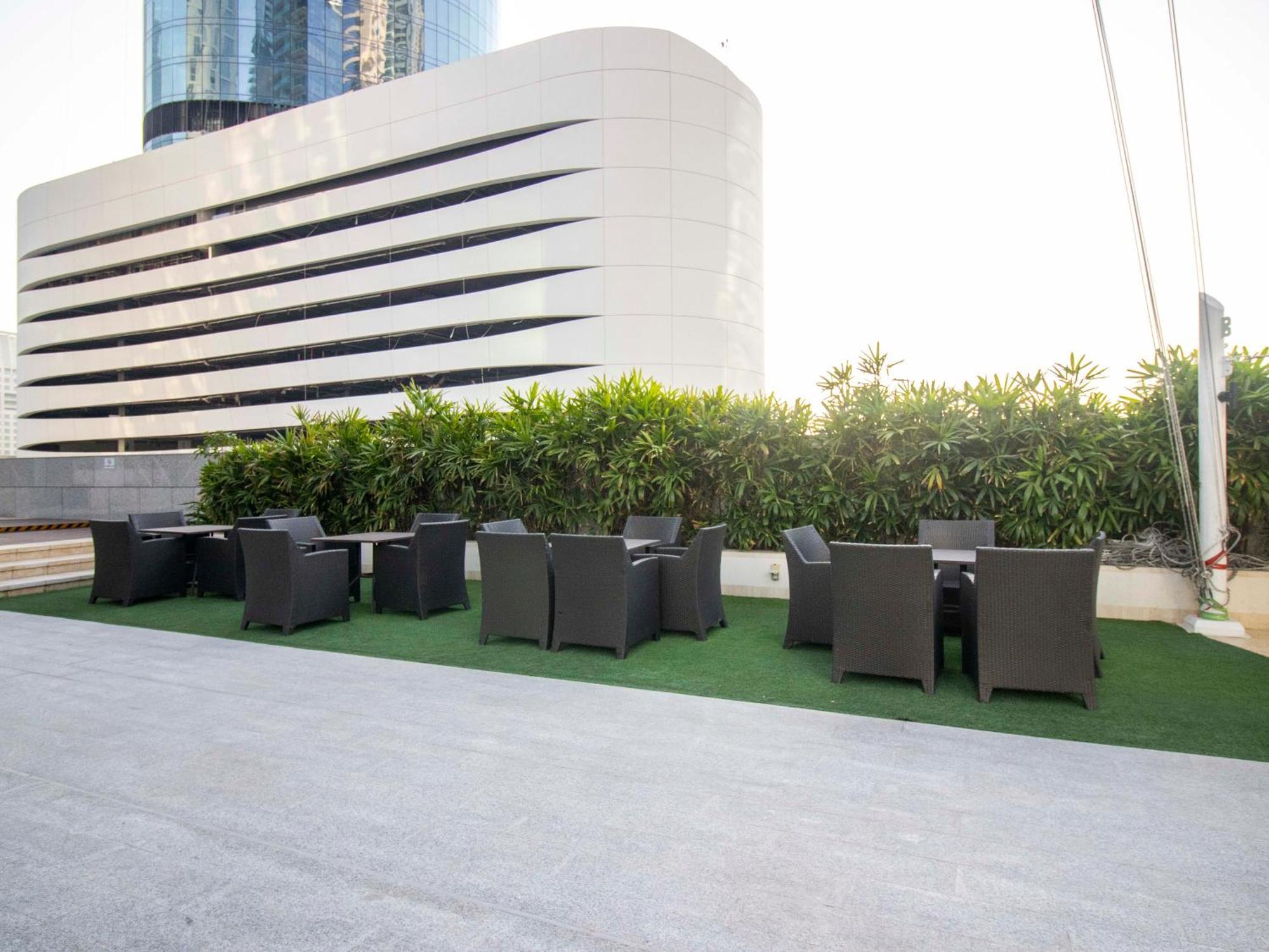 Urban Retreat: Sea View In Marina Appartement Dubai